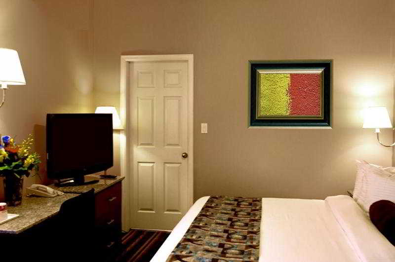 Hotel Ramada Inn & Suites Downtown Vancouver | Vancouver | British Columbia | Canada 2