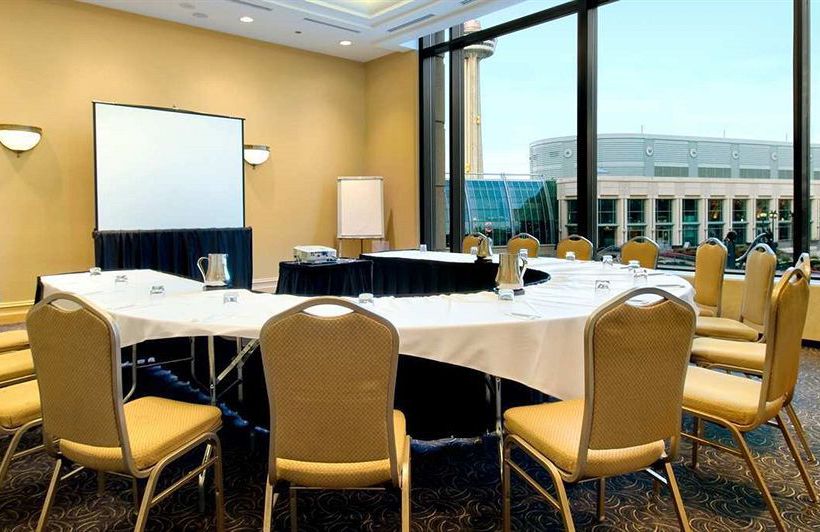 Hilton Hotel & Suites Niagara Falls Fallsview | Niagara Falls | Ontario | Canada 10