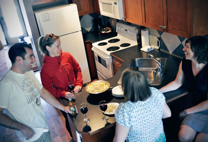 Hôtel Mystic Springs Chalets & Hot Pools | Canmore | Alberta | Hôtels au Canada 9