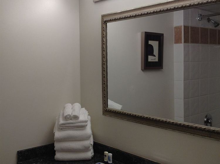 Capital City Center Hotel | Victoria | British Columbia | Canada 19