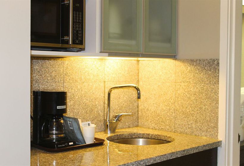 Capital City Center Hotel | Victoria | British Columbia | Canada 6