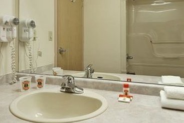 Motel Super 8 Windsor ON | Windsor | Ontario | Canada 6