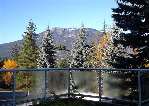 Hotel Wildwood Lodge On Blackcomb Mountain | Whistler | British Columbia | Canada 4