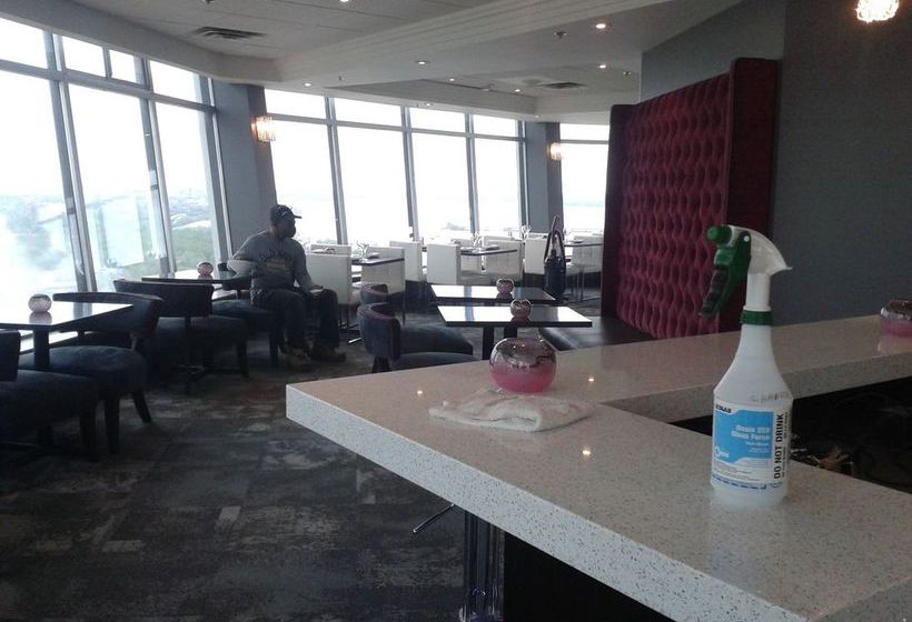 The Tower Hotel | Niagara Falls | Ontario | Canada 16