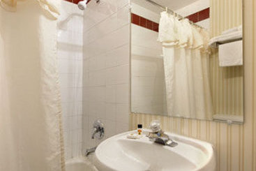 Super 8 Motel | Kingston | Ontario | Canada 5