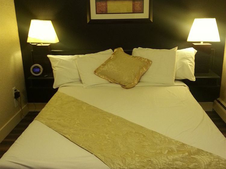 Hotel Riviera | North Vancouver | British Columbia | Canada 3