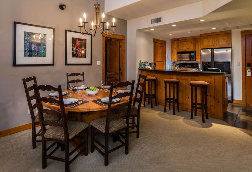 Hotel First Tracks Lodge | Whistler | British Columbia | Canada 3