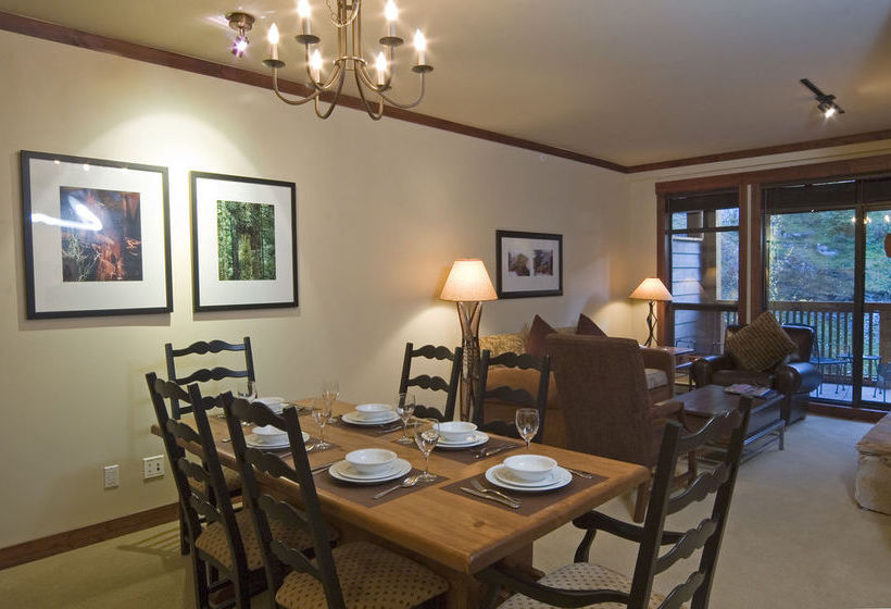 Hotel First Tracks Lodge | Whistler | British Columbia | Canada 9