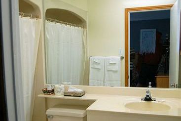 Hotel Colonial House Motor Inn | Perth | Ontario | Canada 7