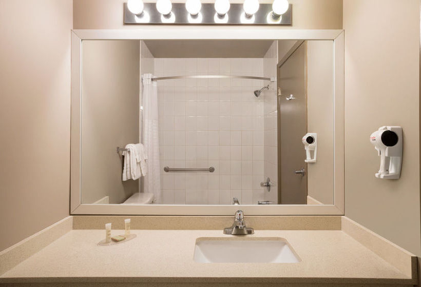 Super 8 Motel | Woodstock | Ontario | Canada 6