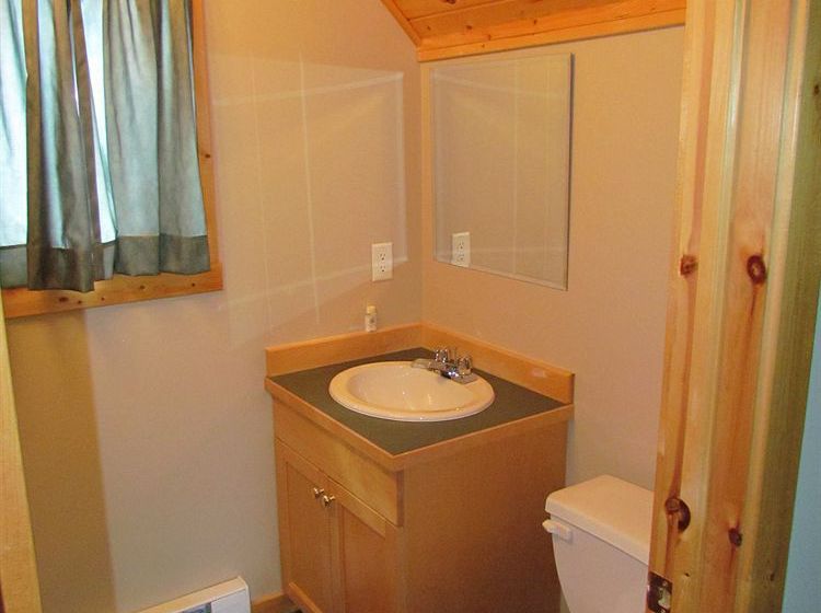 Hotel Kicking Horse River Chalets | Golden | British Columbia | Canada 10