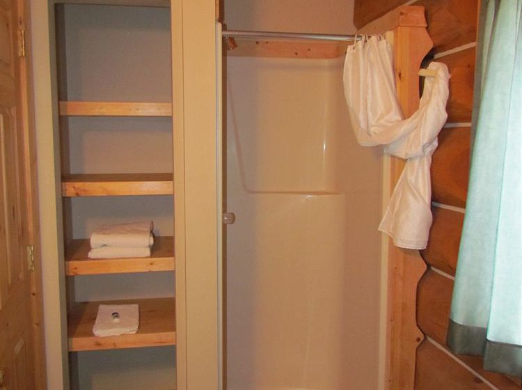 Hotel Kicking Horse River Chalets | Golden | British Columbia | Canada 12