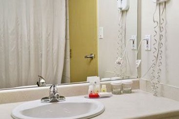 Hotel Ramada Inn Pitt Meadows |  Pitt Meadowsv | British Columbia | Canada 6