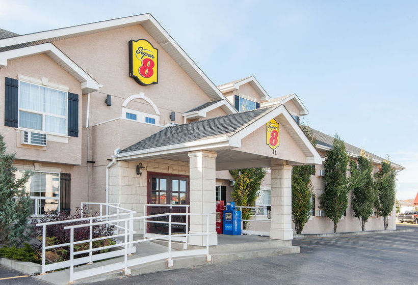 Hotel Super 8 Cochrane Ab West Side Drive | Cochrane | Ontario | Canada 2