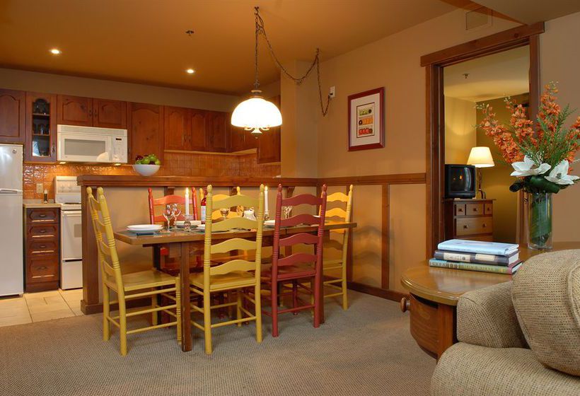 Hotel Tour Des Voyageurs | Mont Tremblant | Quebec | Canada 3