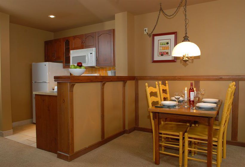 Hotel Tour Des Voyageurs | Mont Tremblant | Quebec | Canada 8