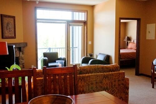 Hotel Glacier Mountaineer Lodge | Golden | British Columbia | Canada 11