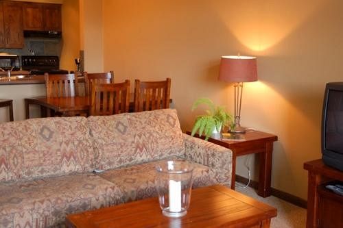 Hotel Glacier Mountaineer Lodge | Golden | British Columbia | Canada 13