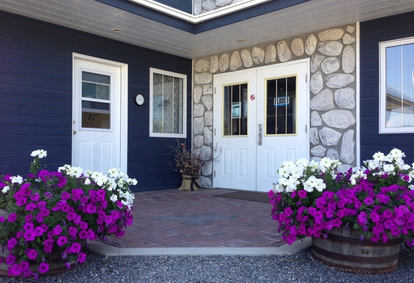 Raven Hotel | Haines Junction | Yukon Territory | Canada 1