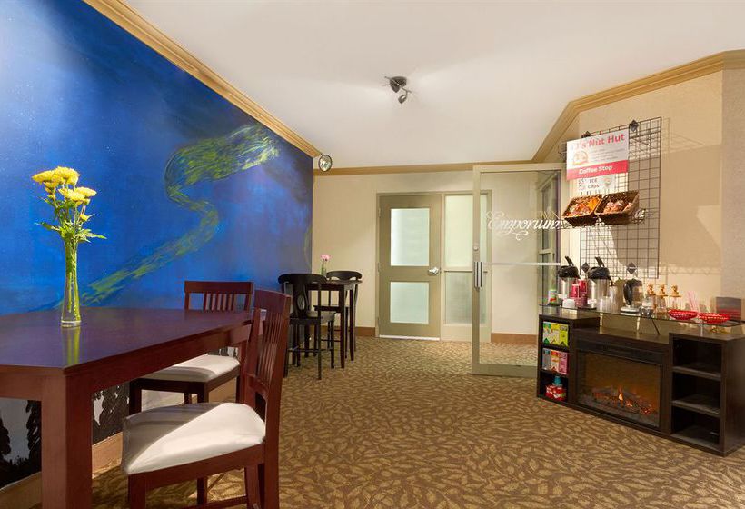 Chateau Nova Hotel & Suites | Yellowknife | Northwest Territories | Canada 4