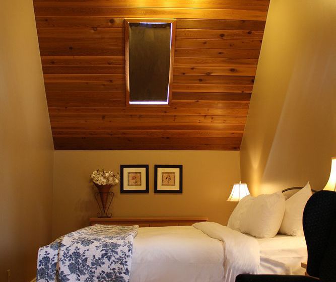 Hotel Overlander Mountain Lodge | Hinton | Alberta | Canada 9