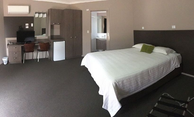 Hotel Bluestone Motor Inn