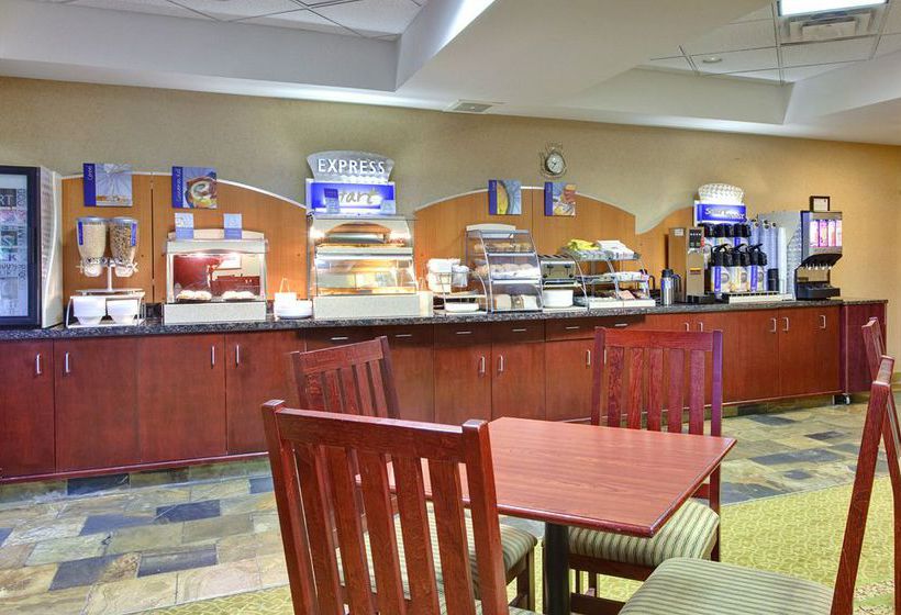 Holiday Inn Express Hotel & Suites Edmonton North | Edmonton | Alberta | Canada 3