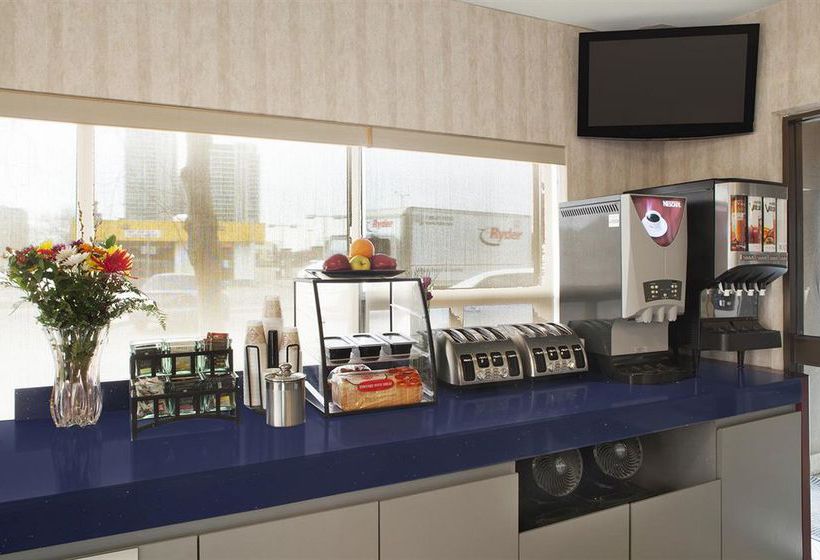 Hotel Canada's Best Value Inn | Toronto | Ontario | Canada 12