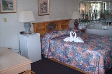 Hotel Ritz Inn Niagara & Wedding Chapel | Niagara Falls | Ontario | Canada 19