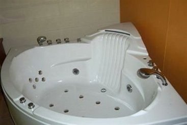 Hotel Ritz Inn Niagara & Wedding Chapel | Niagara Falls | Ontario | Canada 8