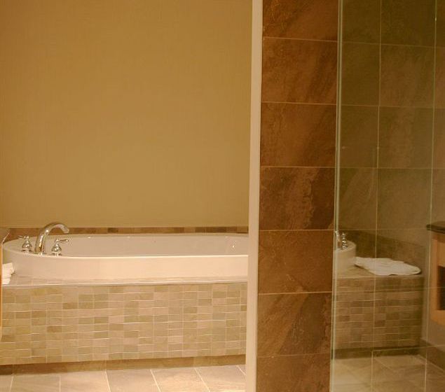 Hotel Dauphin Montreal Centre Ville | Montreal | Quebec | Canada 3