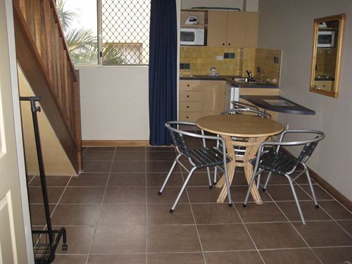 Motel City Palms | Fortitude Valley | Queensland | Australia 11