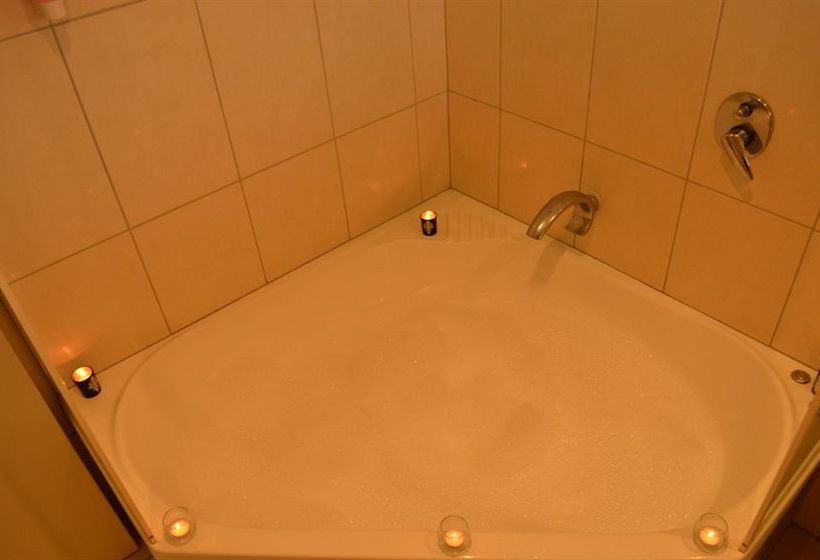 Hotel Red Bridge Motor Inn | Sunshine | Victoria | Australia 4