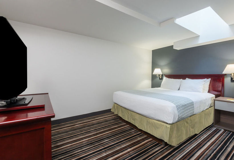 Hotel Super 8 Downtown Toronto | Toronto | Ontario | Canada 6