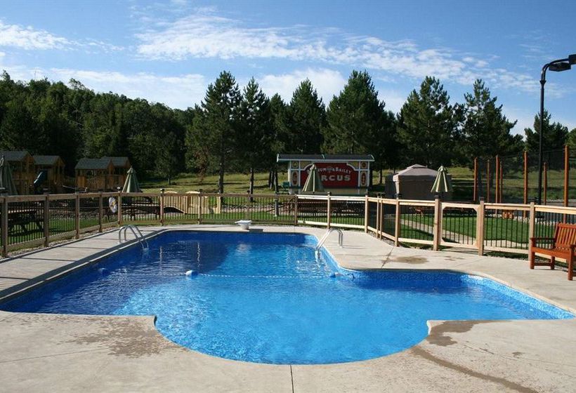 Hotel Blueberry Lake Resort | Mont Tremblant | Quebec | Canada 1