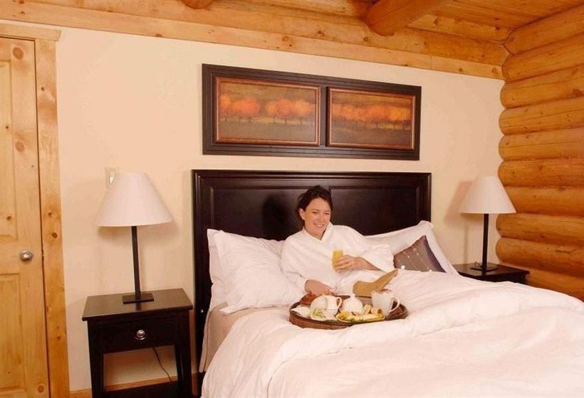 Hotel Blueberry Lake Resort | Mont Tremblant | Quebec | Canada 2