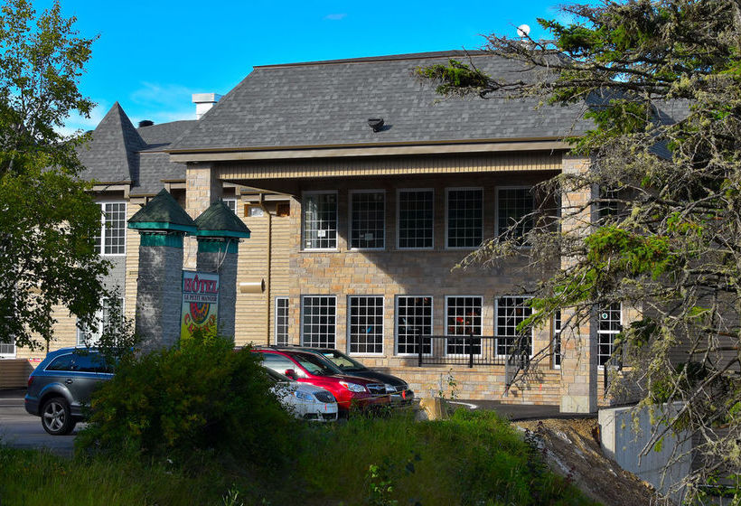 Hotel Le Petit Manoir du Casino | La Malbaie | Quebec | Canada 3