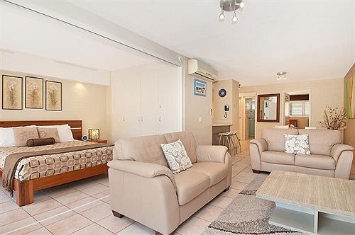 Saks On Hastings | Noosa Heads | Queensland | Australia 12