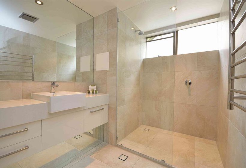 Saks On Hastings | Noosa Heads | Queensland | Australia 3