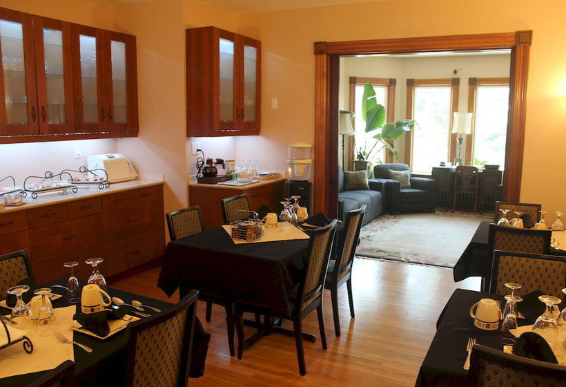 Ellis House Bed & Breakfast | Niagara Falls | Ontario | Canada 8