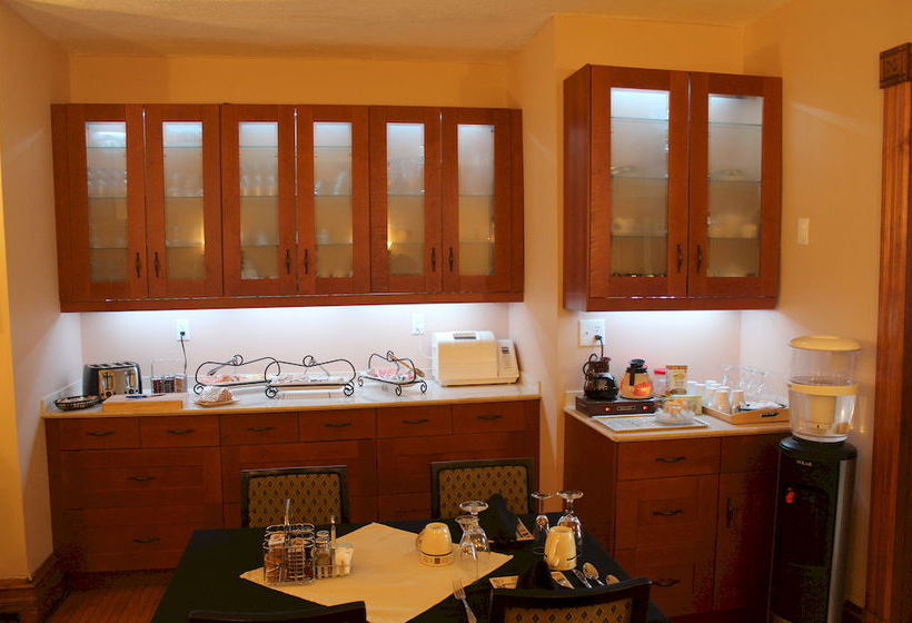 Ellis House Bed & Breakfast | Niagara Falls | Ontario | Canada 9