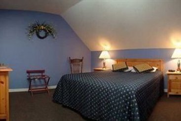 Hotel Au Bois Jolit | Mont Tremblant | Quebec | Canada 18