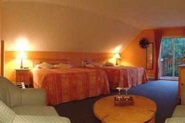 Hotel Au Bois Jolit | Mont Tremblant | Quebec | Canada 4