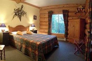 Hotel Au Bois Jolit | Mont Tremblant | Quebec | Canada 8