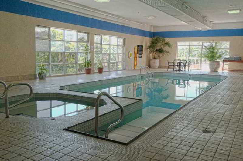 Hotel Ramada Niagara Falls by The River | Niagara Falls | Ontario | Canada 11