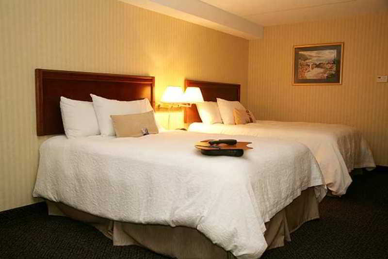 Hotel Ramada Niagara Falls by The River | Niagara Falls | Ontario | Canada 16