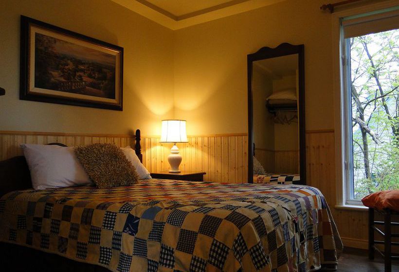 Hotel Auberge Fleurs de Lune | La Malbaie | Quebec | Canada 12