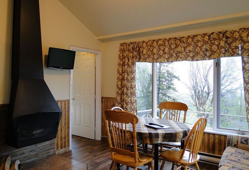 Hotel Auberge Fleurs de Lune | La Malbaie | Quebec | Canada 13