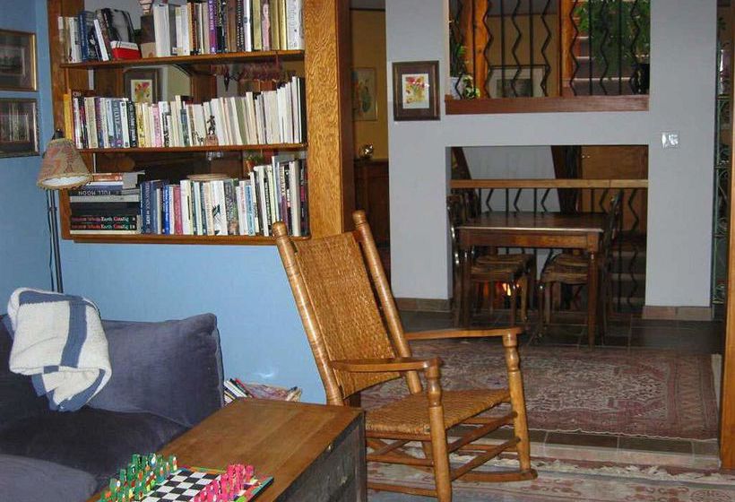 Hotel Inn at Clifftop Lane Whistler