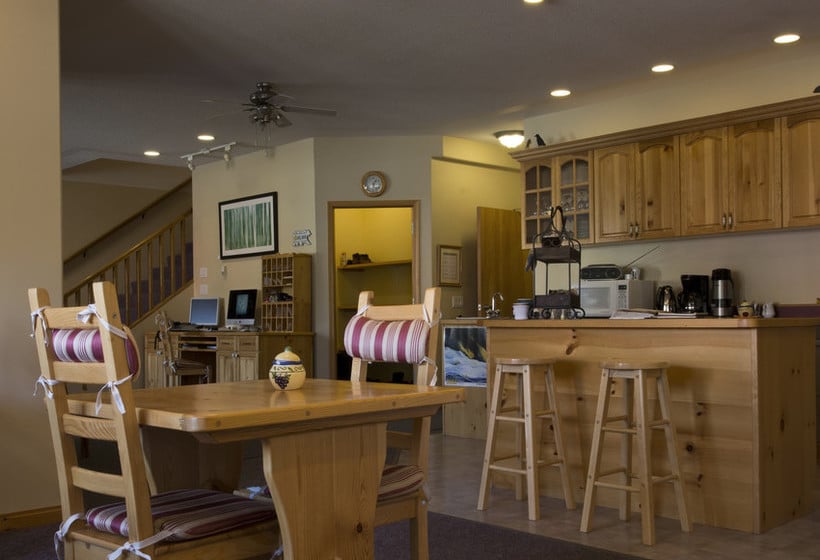 Hotel Aurora Inn | Dawson City | Yukon Territory | Canada 8